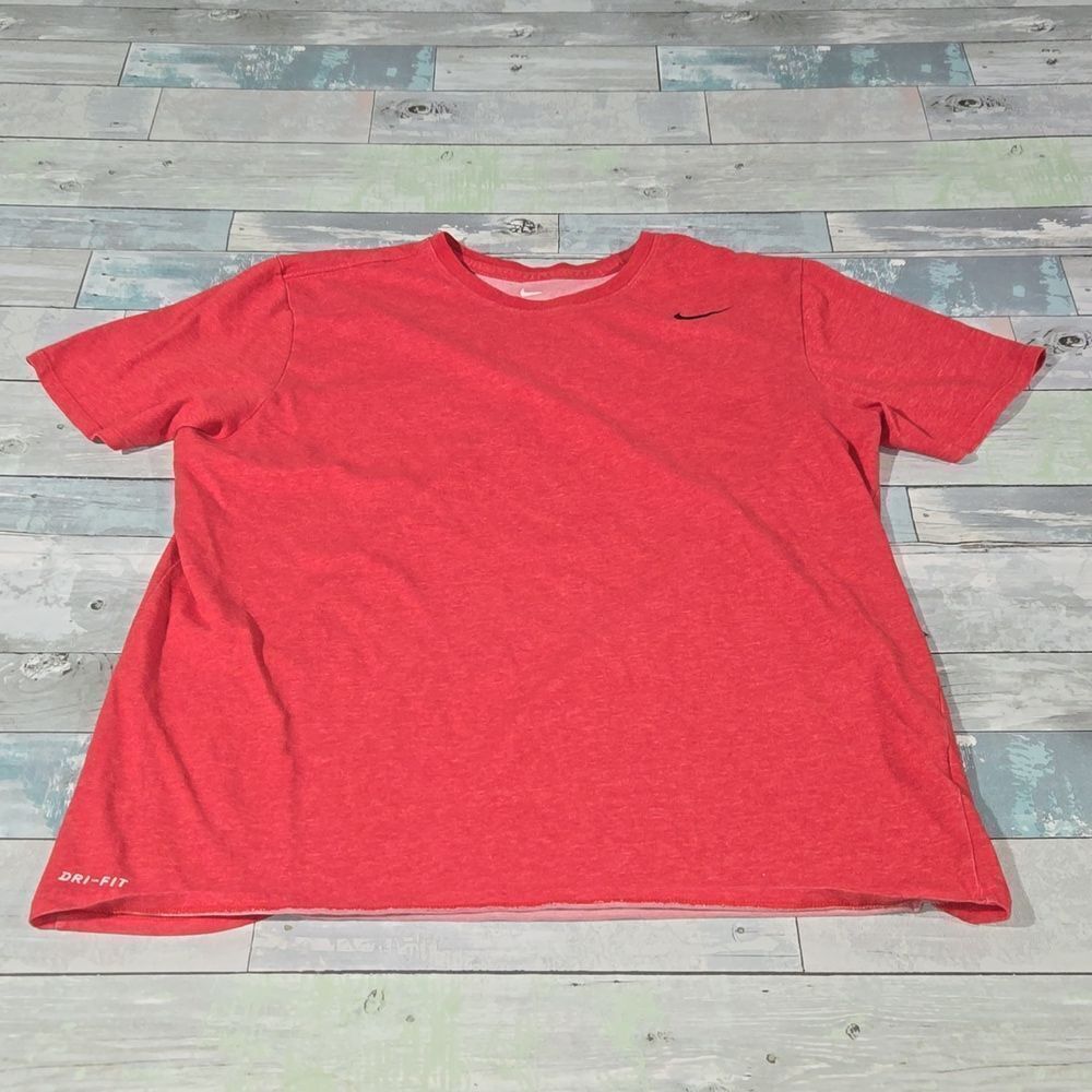 The Nike Tee Dri-Fit Red Shirt sz X-Large